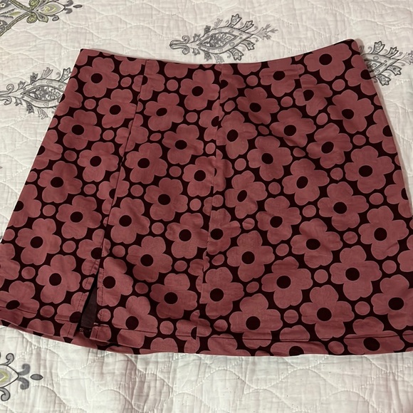 UO Retro Floral Mini-Skirt - Picture 1 of 7